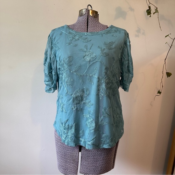 Kim & Cami Blue Lace T-Shirt - Picture 1 of 6